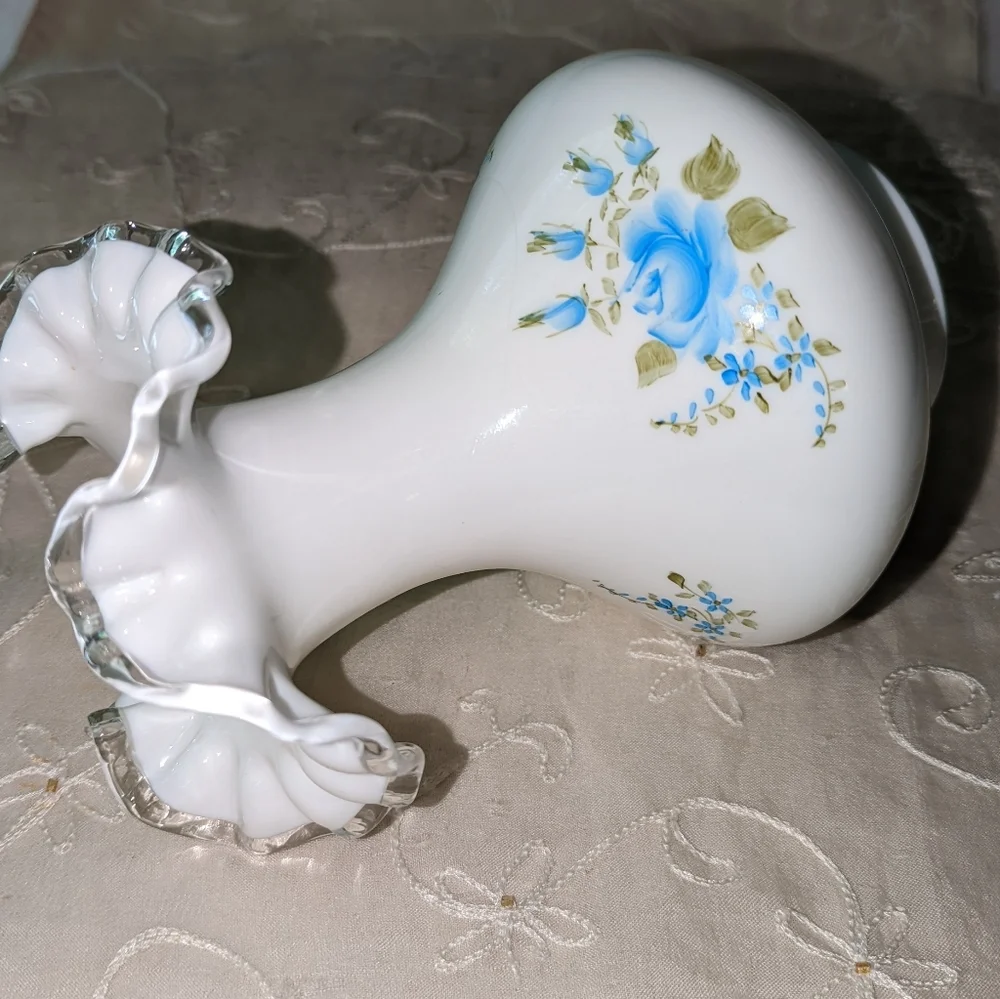 Vintage milk glass Fenton silvercrest vase.